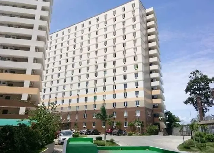 ゲストハウス Travellers Lounge Mixed Shared Dorm マクタン